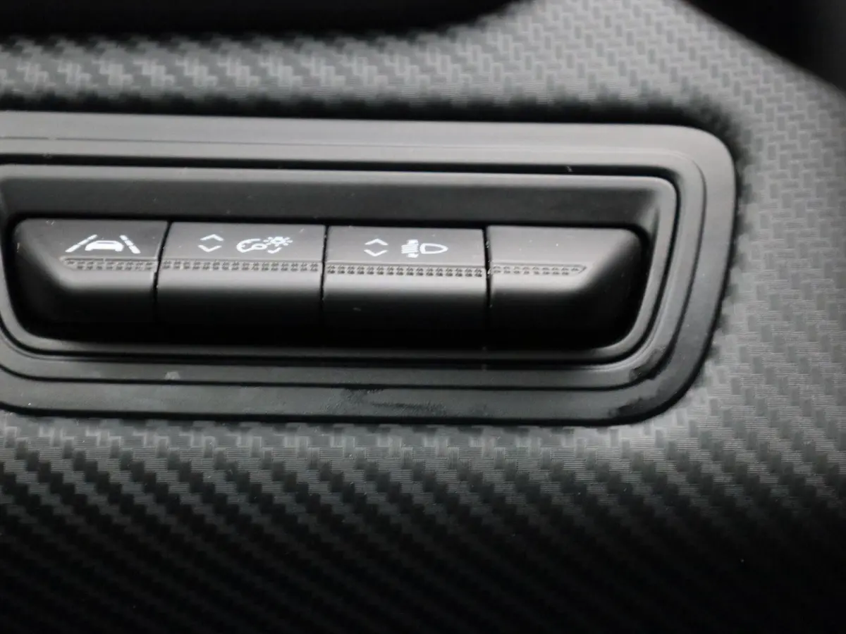 1.0 TCe R.S. Line | Apple Carplay / Android Auto | 360 Camera | Stoelverwarming | Lichtmetalen Velgen |