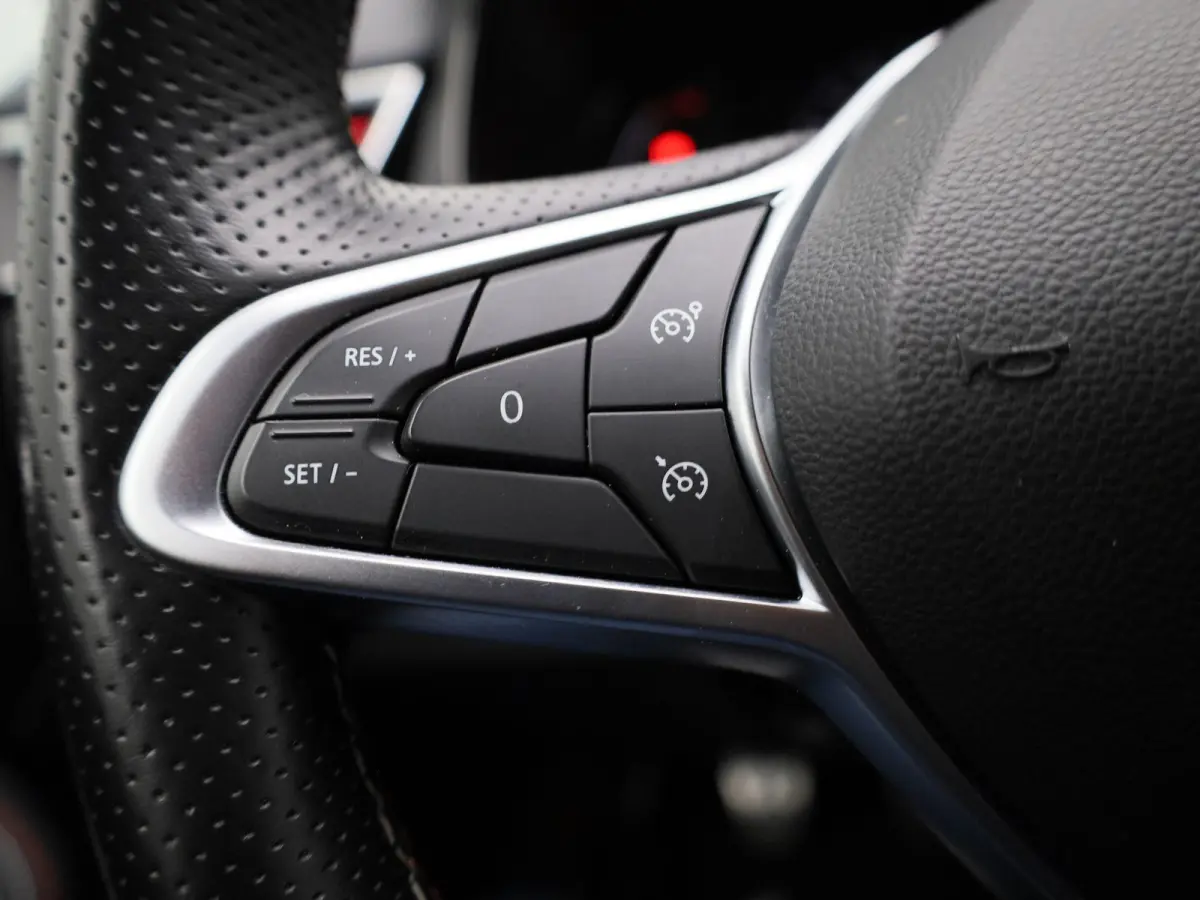 1.0 TCe R.S. Line | Apple Carplay / Android Auto | 360 Camera | Stoelverwarming | Lichtmetalen Velgen |