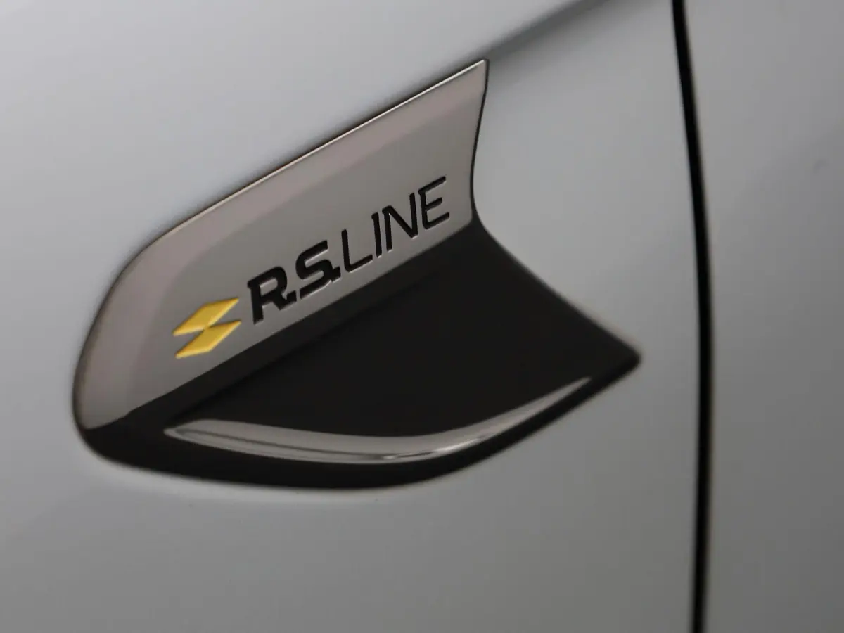 1.0 TCe R.S. Line | Apple Carplay / Android Auto | 360 Camera | Stoelverwarming | Lichtmetalen Velgen |