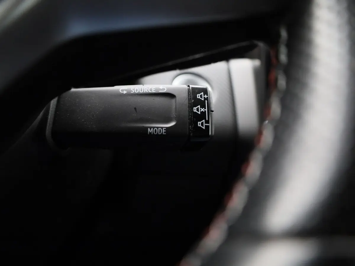 1.0 TCe R.S. Line | Apple Carplay / Android Auto | 360 Camera | Stoelverwarming | Lichtmetalen Velgen |