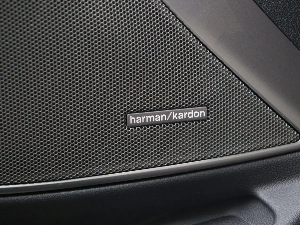 M3 xDrive Competition | Innovation Pack | Stuurwielrand verwarmd | M Carbon-keramische remmen | Stoelventilatie | Driving Assistant Professional | Harman Kardon