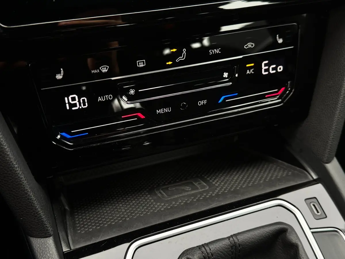 1.4 TSI PHEV GTE | Trekhaak | IQ Light | Massage | Travel Assist | Dodehoek | Dealer onderhouden