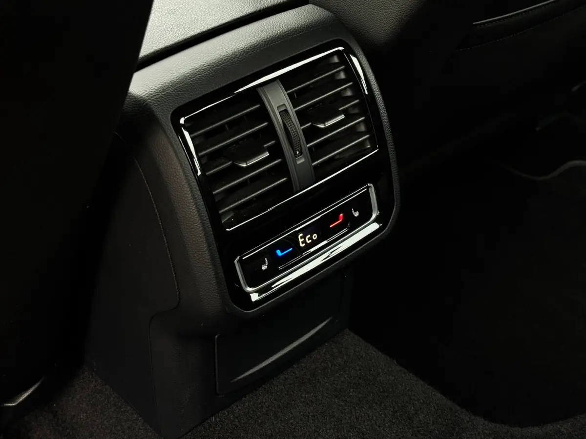 1.4 TSI PHEV GTE | Trekhaak | IQ Light | Massage | Travel Assist | Dodehoek | Dealer onderhouden