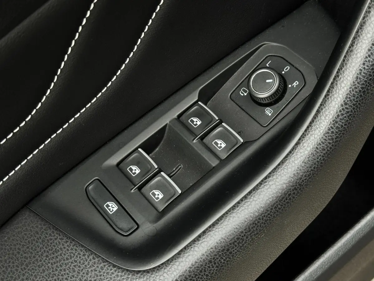 1.4 TSI PHEV GTE | Trekhaak | IQ Light | Massage | Travel Assist | Dodehoek | Dealer onderhouden