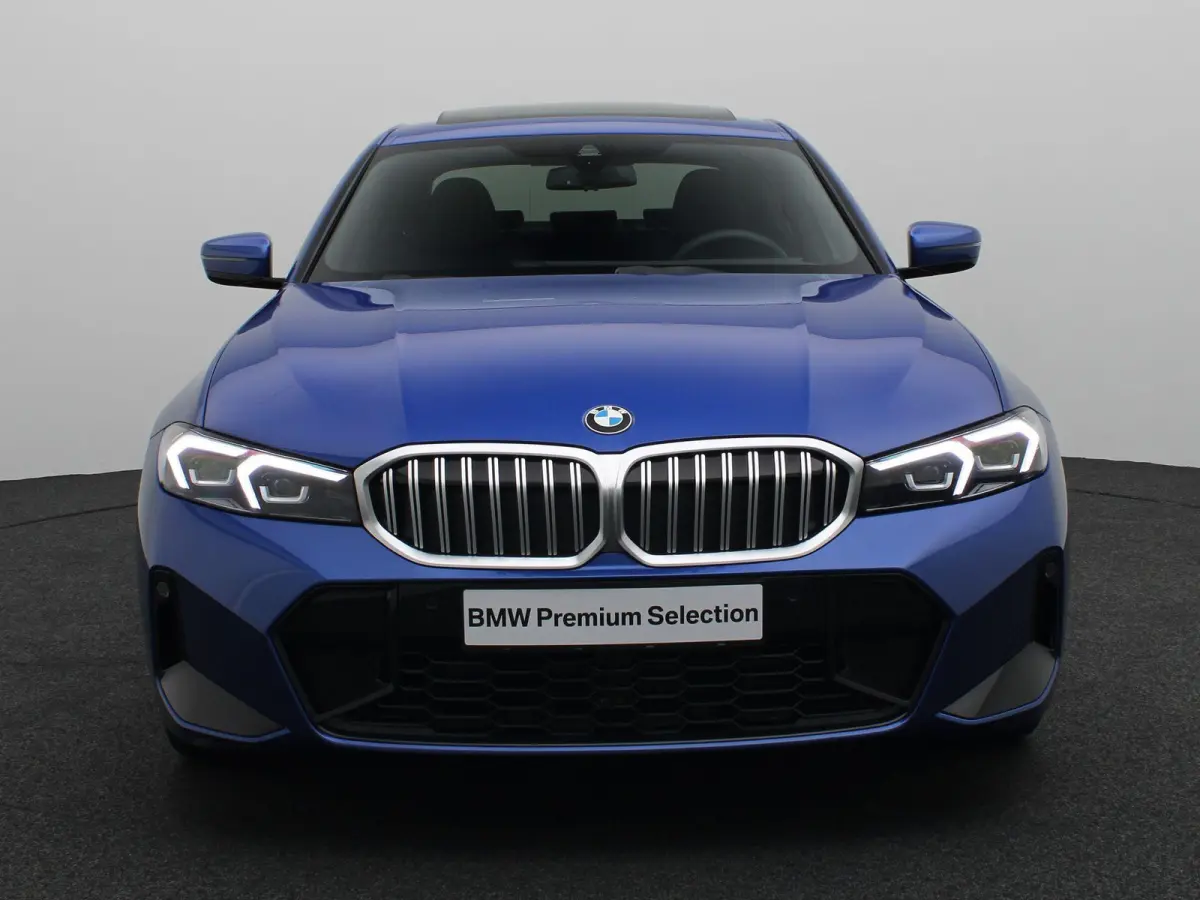 320i M Sportpakket | Comfort Pack | Trekhaak | Schuifdak | DAB | HiFi | 18''