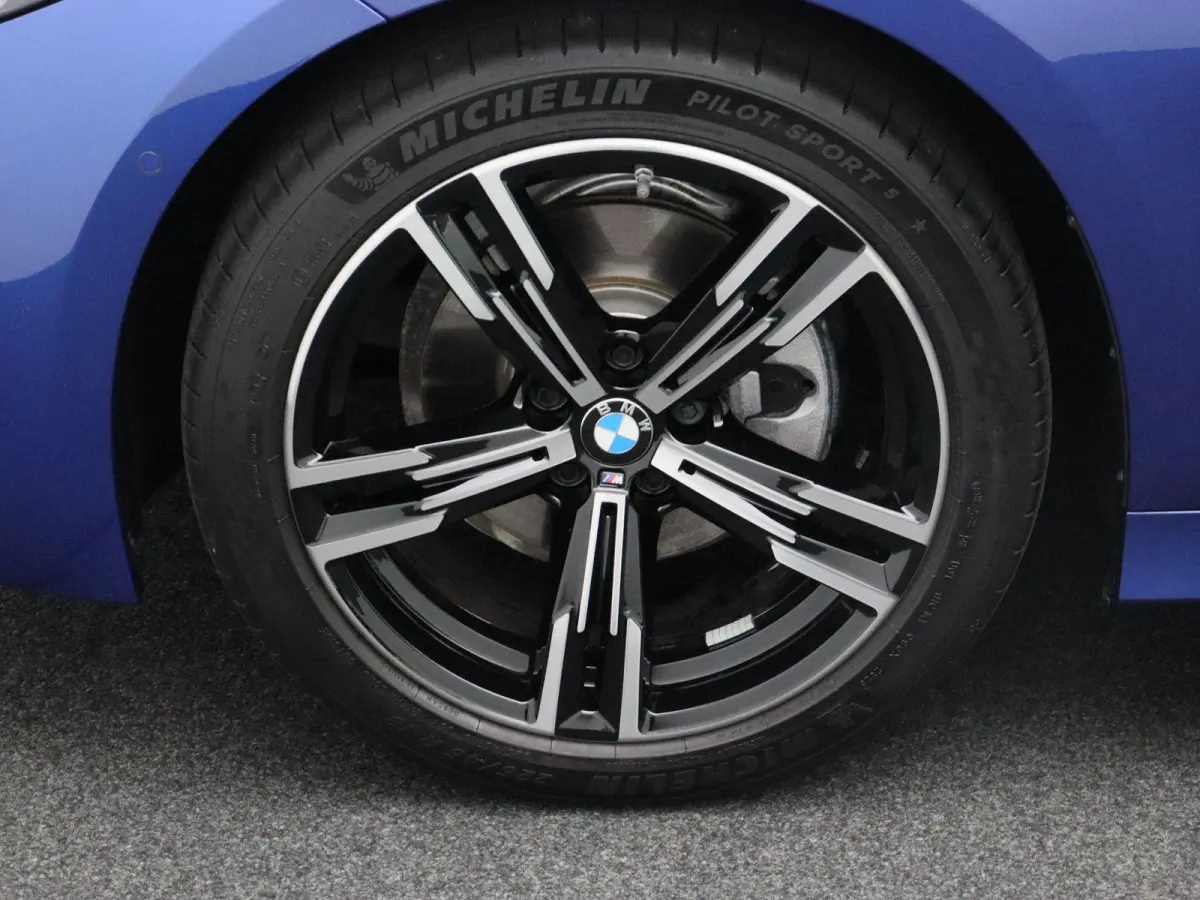 320i M Sportpakket | Comfort Pack | Trekhaak | Schuifdak | DAB | HiFi | 18''