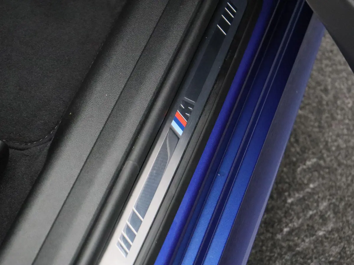 320i M Sportpakket | Comfort Pack | Trekhaak | Schuifdak | DAB | HiFi | 18''