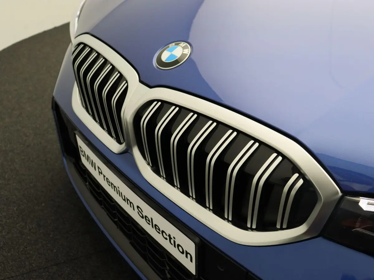 320i M Sportpakket | Comfort Pack | Trekhaak | Schuifdak | DAB | HiFi | 18''