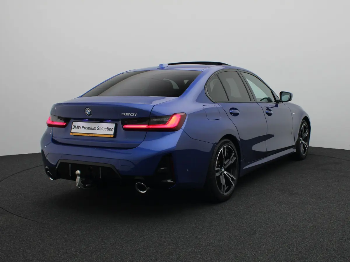 320i M Sportpakket | Comfort Pack | Trekhaak | Schuifdak | DAB | HiFi | 18''