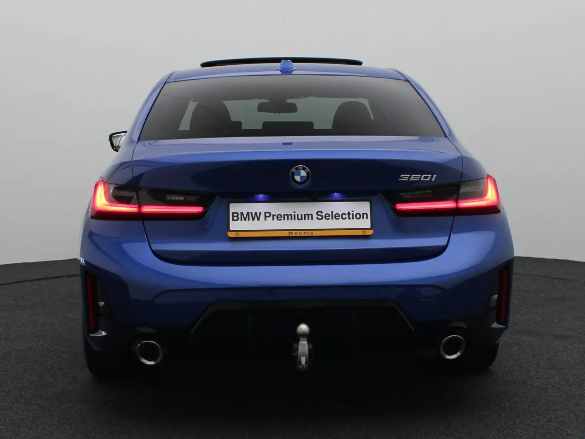 320i M Sportpakket | Comfort Pack | Trekhaak | Schuifdak | DAB | HiFi | 18''