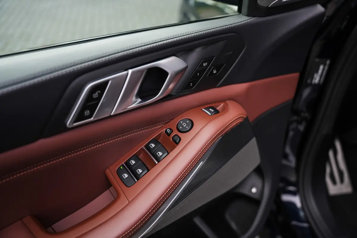 xDrive45e 395 pk High Executive M-Sportpakket/ Pano-Dak/ Harman&Kardon/ Nachtzicht/ Sport-Stoelen/ Stoel.Verw+Koeling/ Laser/ Head-Up/ 360-Camera/ Massage/ Adap.Cruise/ 22'' LMV