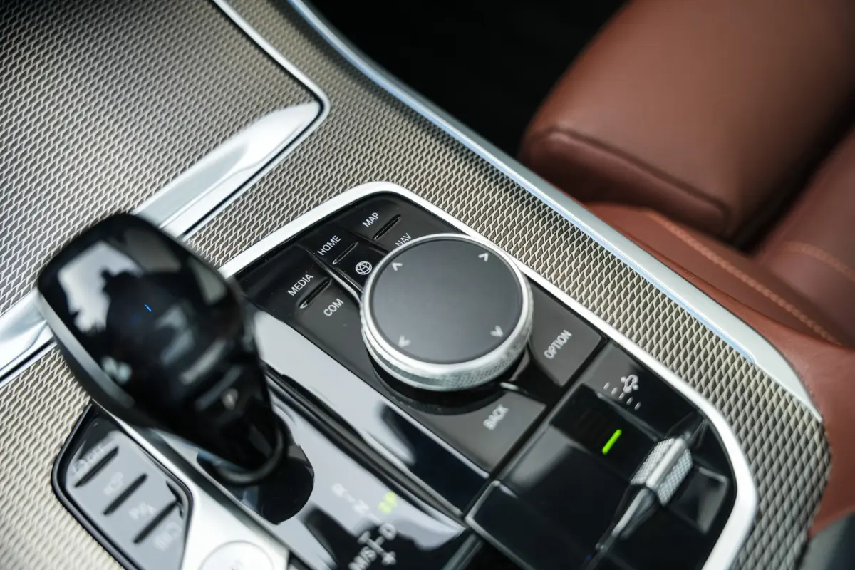 xDrive45e 395 pk High Executive M-Sportpakket/ Pano-Dak/ Harman&Kardon/ Nachtzicht/ Sport-Stoelen/ Stoel.Verw+Koeling/ Laser/ Head-Up/ 360-Camera/ Massage/ Adap.Cruise/ 22'' LMV