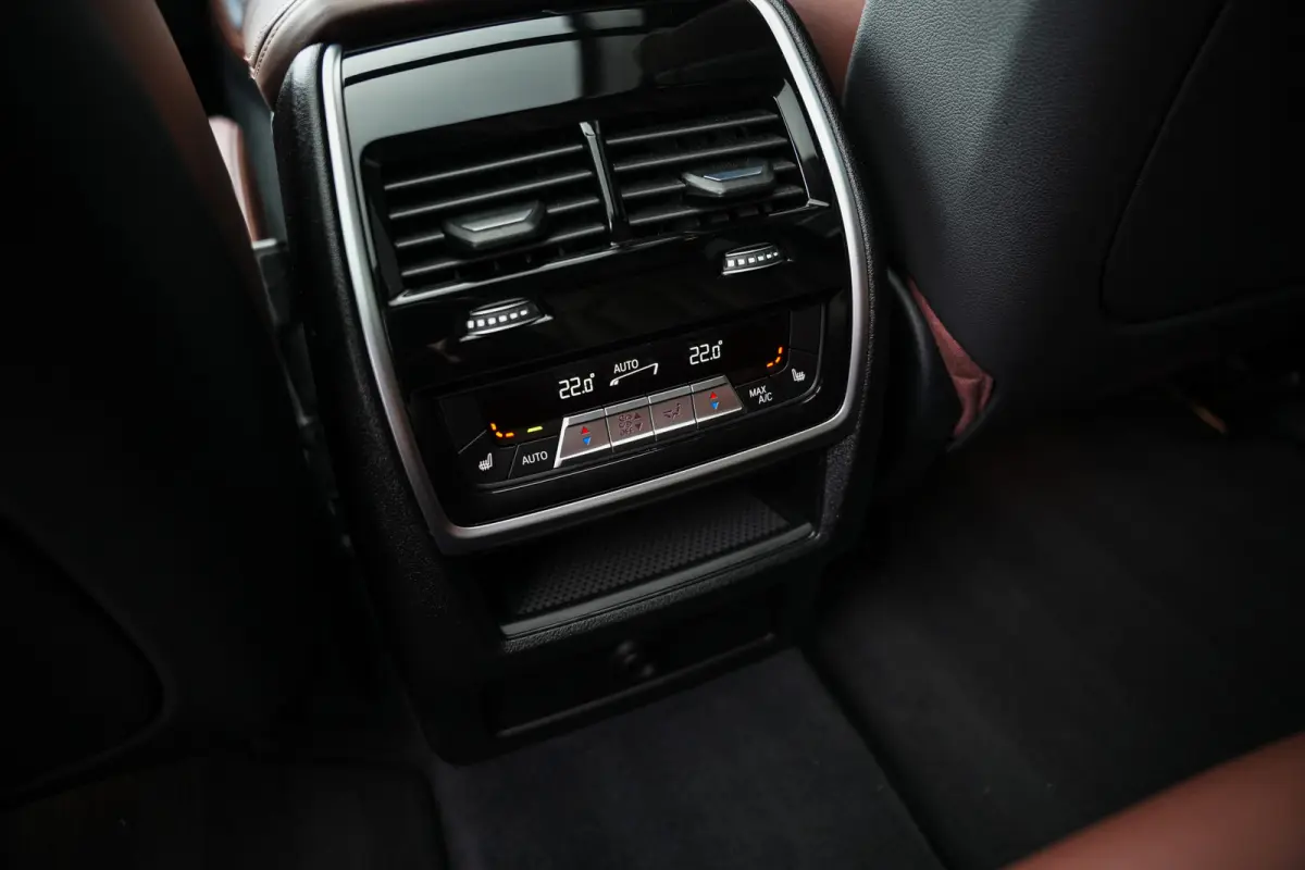 xDrive45e 395 pk High Executive M-Sportpakket/ Pano-Dak/ Harman&Kardon/ Nachtzicht/ Sport-Stoelen/ Stoel.Verw+Koeling/ Laser/ Head-Up/ 360-Camera/ Massage/ Adap.Cruise/ 22'' LMV