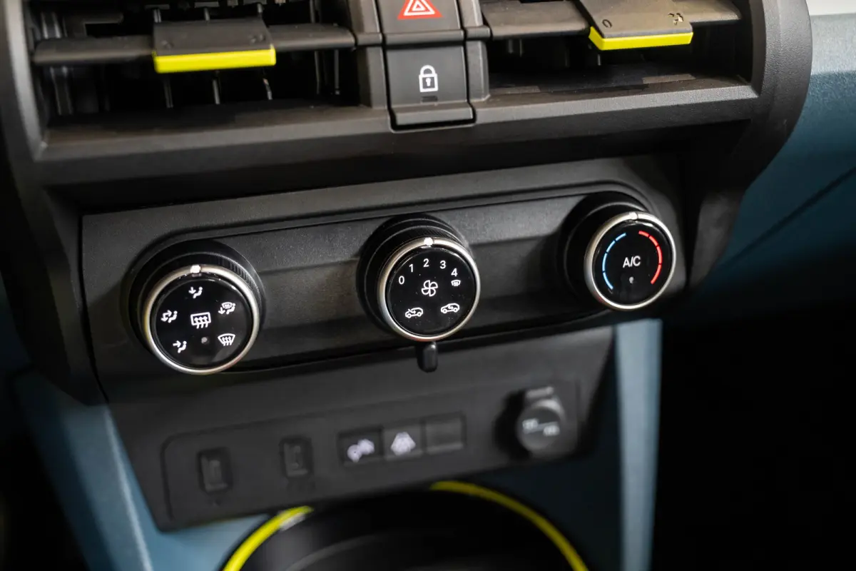 1.2 Hybrid ICON | Apple Carplay & Android Auto | Lichtmetalen velgen | Parkeersensoren | Cruise Controle | Airco |