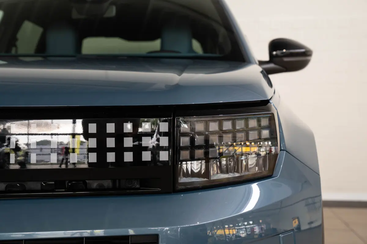 1.2 Hybrid ICON | Apple Carplay & Android Auto | Lichtmetalen velgen | Parkeersensoren | Cruise Controle | Airco |