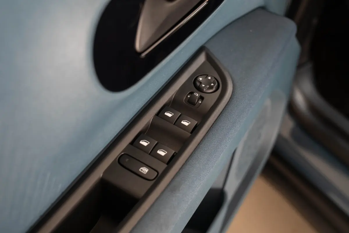 1.2 Hybrid ICON | Apple Carplay & Android Auto | Lichtmetalen velgen | Parkeersensoren | Cruise Controle | Airco |