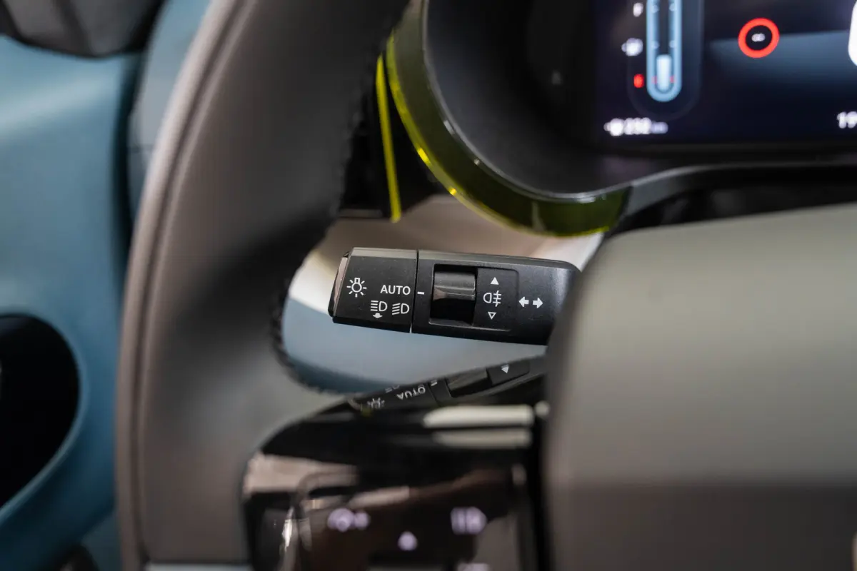 1.2 Hybrid ICON | Apple Carplay & Android Auto | Lichtmetalen velgen | Parkeersensoren | Cruise Controle | Airco |