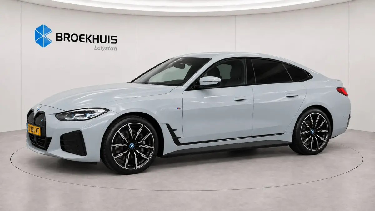 eDRIVE40 84KWH 340PK HIGH EXECUTIVE M-SPORT SOH 92,34% / NAVI / FULL-LED / CAMERA / 19" LMV / ELEKTR. TREKHAAK / KEYLESS / HUD / HARMAN KARDON / SCHUIF-KANTELDAK / ORG. NL . / 1E EIGENAAR !!