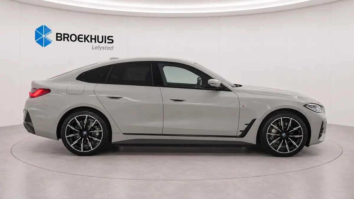 eDRIVE40 84KWH 340PK HIGH EXECUTIVE M-SPORT SOH 92,34% / NAVI / FULL-LED / CAMERA / 19" LMV / ELEKTR. TREKHAAK / KEYLESS / HUD / HARMAN KARDON / SCHUIF-KANTELDAK / ORG. NL . / 1E EIGENAAR !!