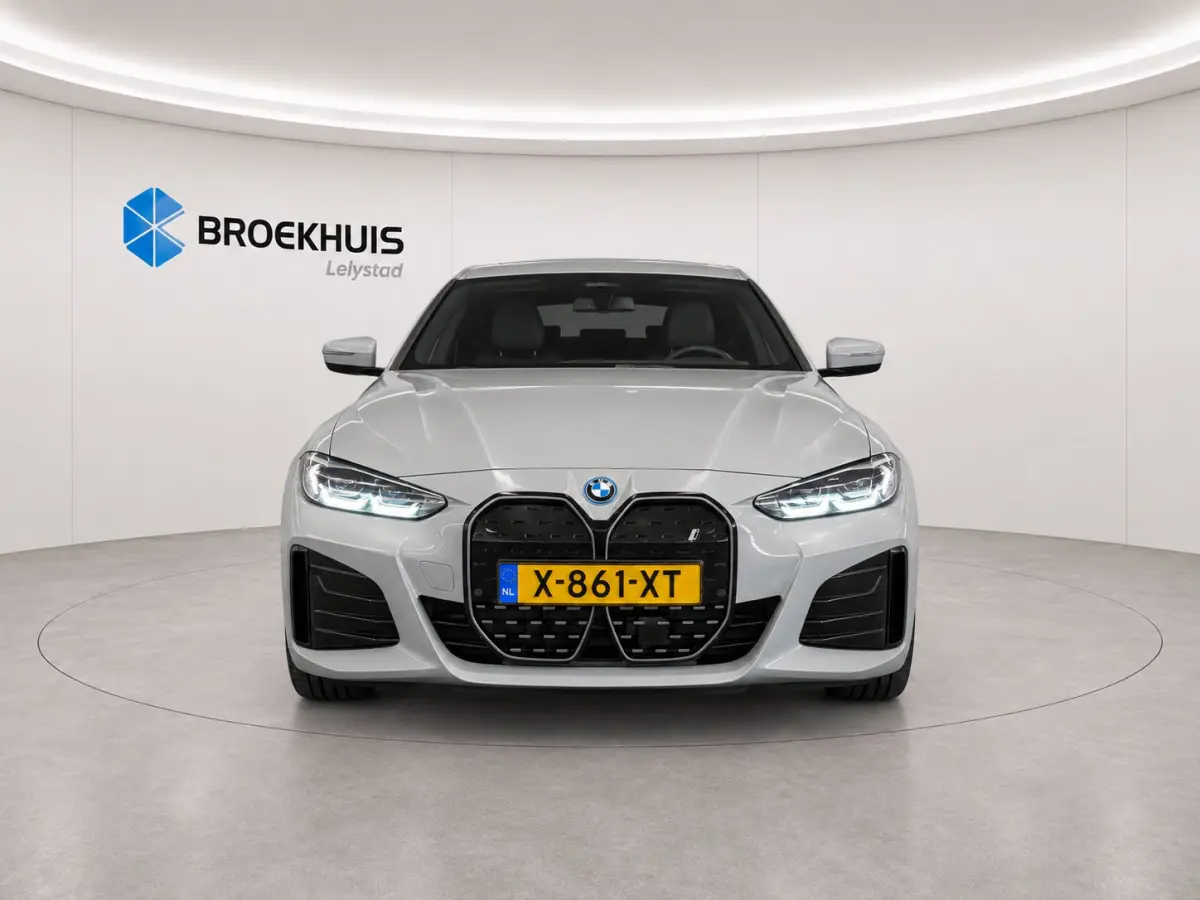 eDRIVE40 84KWH 340PK HIGH EXECUTIVE M-SPORT SOH 92,34% / NAVI / FULL-LED / CAMERA / 19" LMV / ELEKTR. TREKHAAK / KEYLESS / HUD / HARMAN KARDON / SCHUIF-KANTELDAK / ORG. NL . / 1E EIGENAAR !!