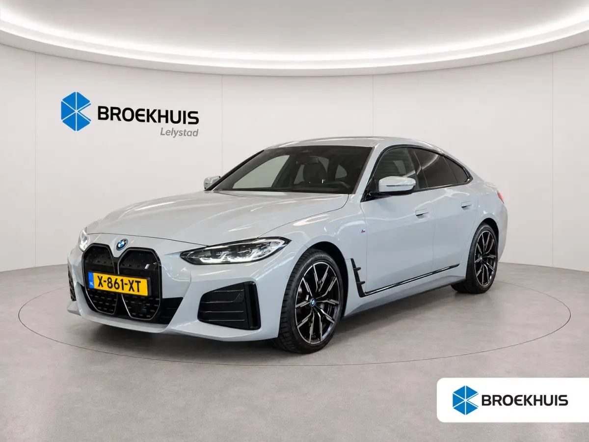 eDRIVE40 84KWH 340PK HIGH EXECUTIVE M-SPORT SOH 92,34% / NAVI / FULL-LED / CAMERA / 19" LMV / ELEKTR. TREKHAAK / KEYLESS / HUD / HARMAN KARDON / SCHUIF-KANTELDAK / ORG. NL . / 1E EIGENAAR !!