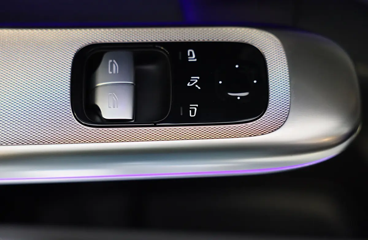 300 e AMG Line / Massage / Head Up / 360 Camera / Acc / BURMESTER / Elek Stoelen / Memory / Open Pano / 19