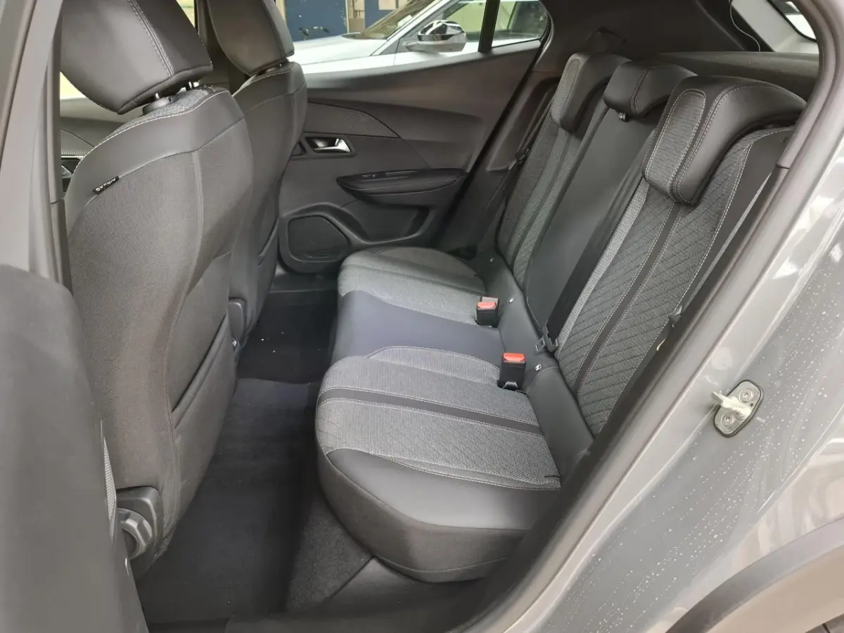 1.2 Hybrid 145 Allure Cruise | Navigatie | Climate | Apple Carplay/Android Auto| DAB ontvanger | Dakrails | Dimlichten automatisch