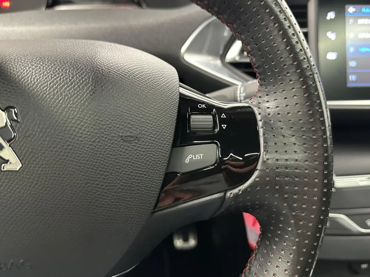 1.2 PureTech GT-line 131PK PANO CRUISE CAMERA CLIMA CARPLAY