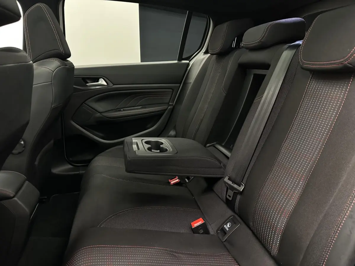 1.2 PureTech GT-line 131PK PANO CRUISE CAMERA CLIMA CARPLAY