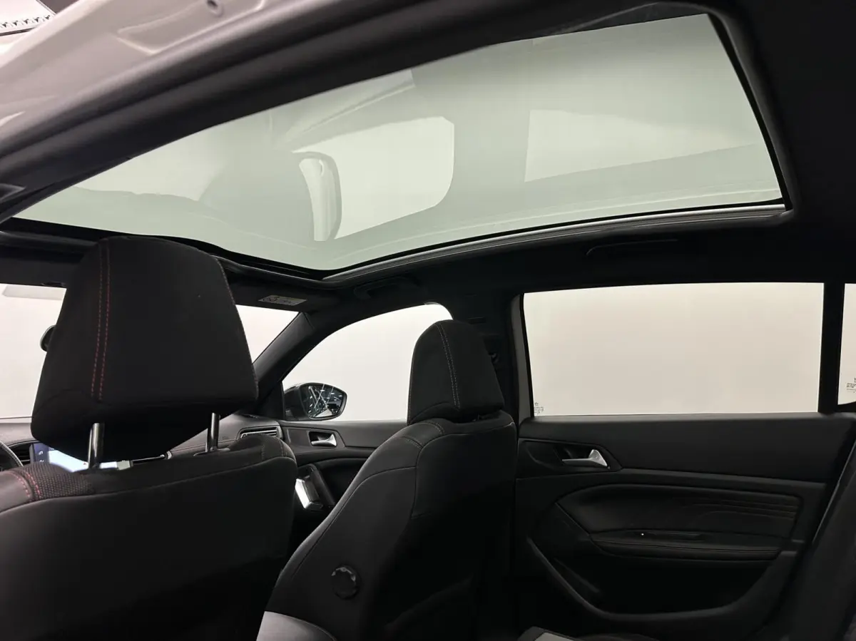 1.2 PureTech GT-line 131PK PANO CRUISE CAMERA CLIMA CARPLAY