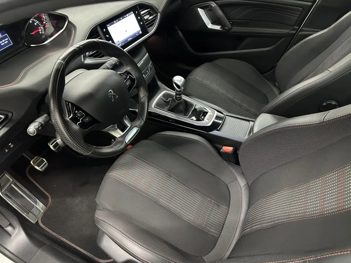 1.2 PureTech GT-line 131PK PANO CRUISE CAMERA CLIMA CARPLAY