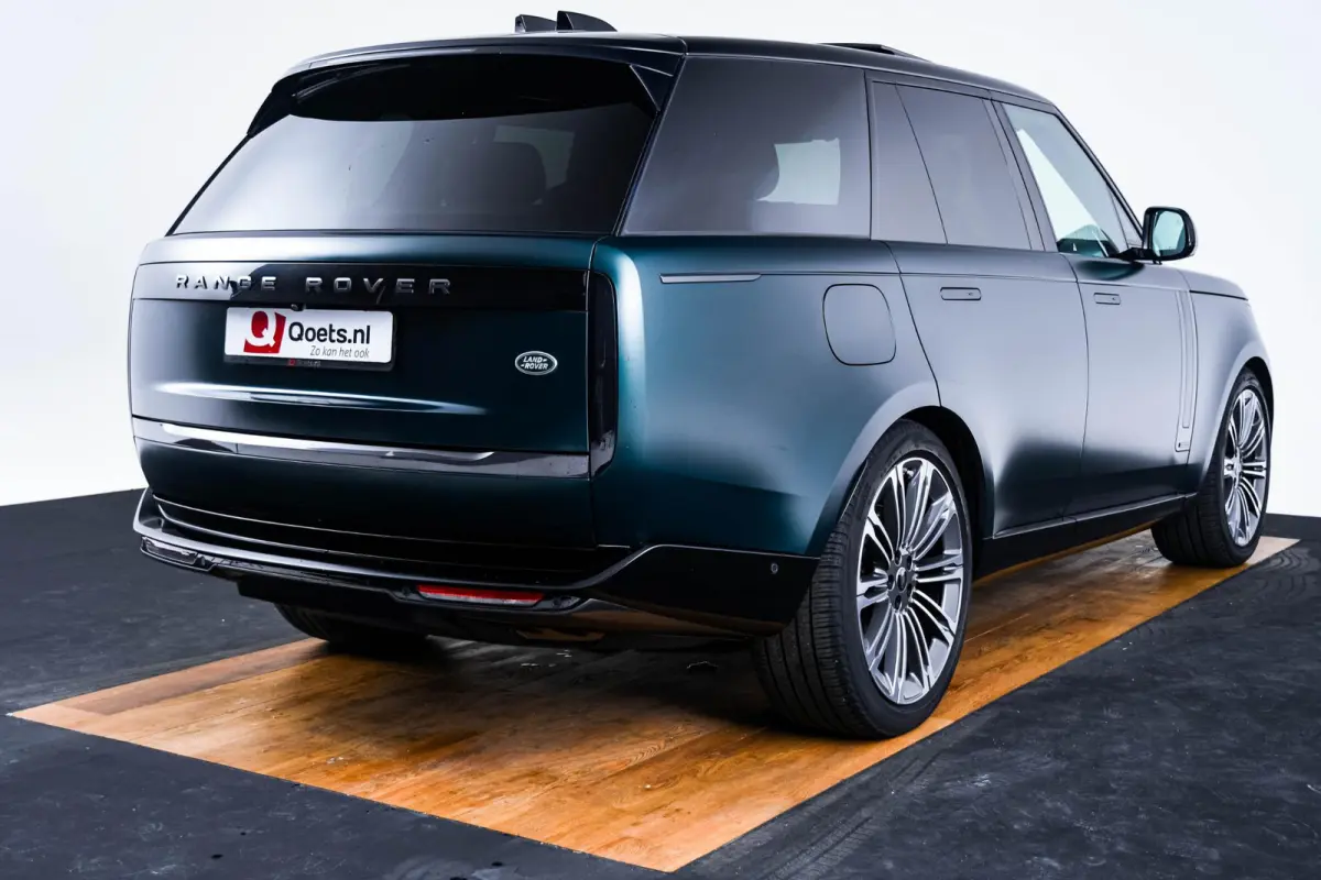 4.4 P530 Trekhaak - Panoramadak - Adaptieve Cruise Control - SV Bespoke Hemelbekleding/vloermatten - SV Bespoke volledig uitgebreide Leder upgrade - HomeLink - Shadow Exterior Pack -