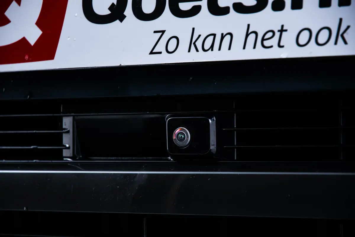 4.4 P530 Trekhaak - Panoramadak - Adaptieve Cruise Control - SV Bespoke Hemelbekleding/vloermatten - SV Bespoke volledig uitgebreide Leder upgrade - HomeLink - Shadow Exterior Pack -