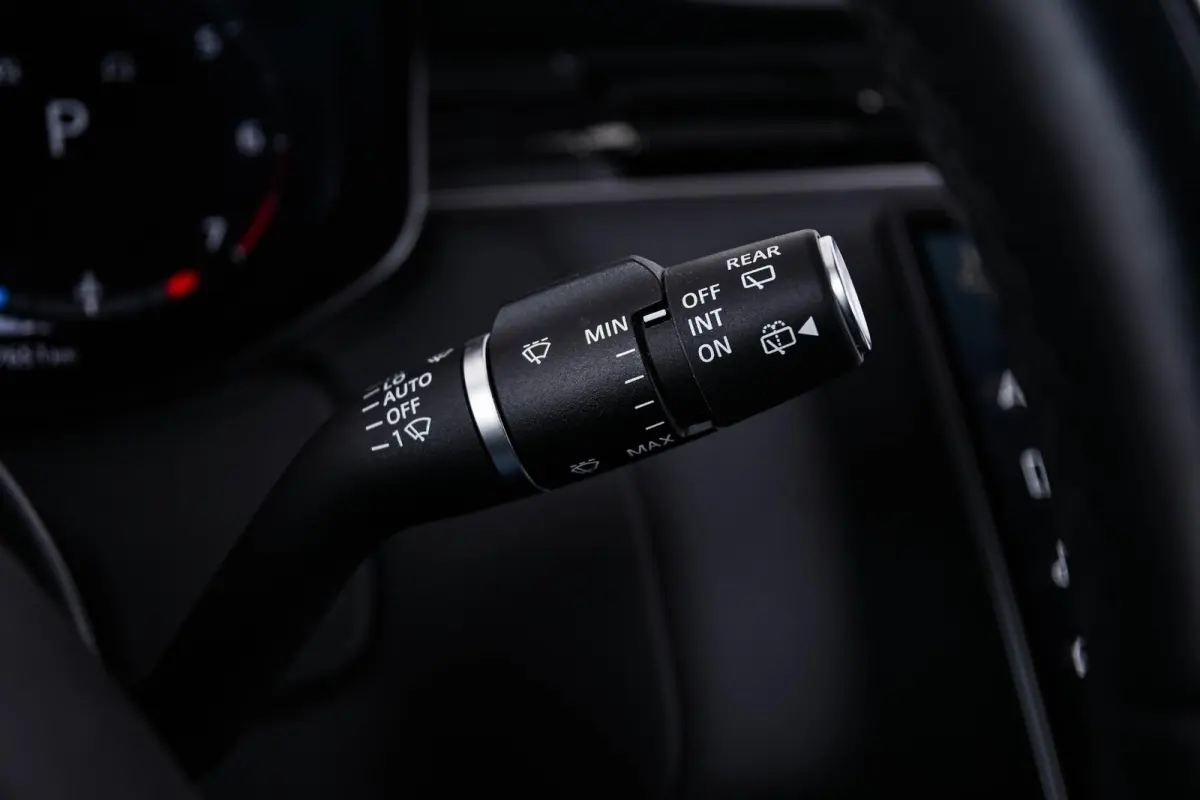4.4 P530 Trekhaak - Panoramadak - Adaptieve Cruise Control - SV Bespoke Hemelbekleding/vloermatten - SV Bespoke volledig uitgebreide Leder upgrade - HomeLink - Shadow Exterior Pack -