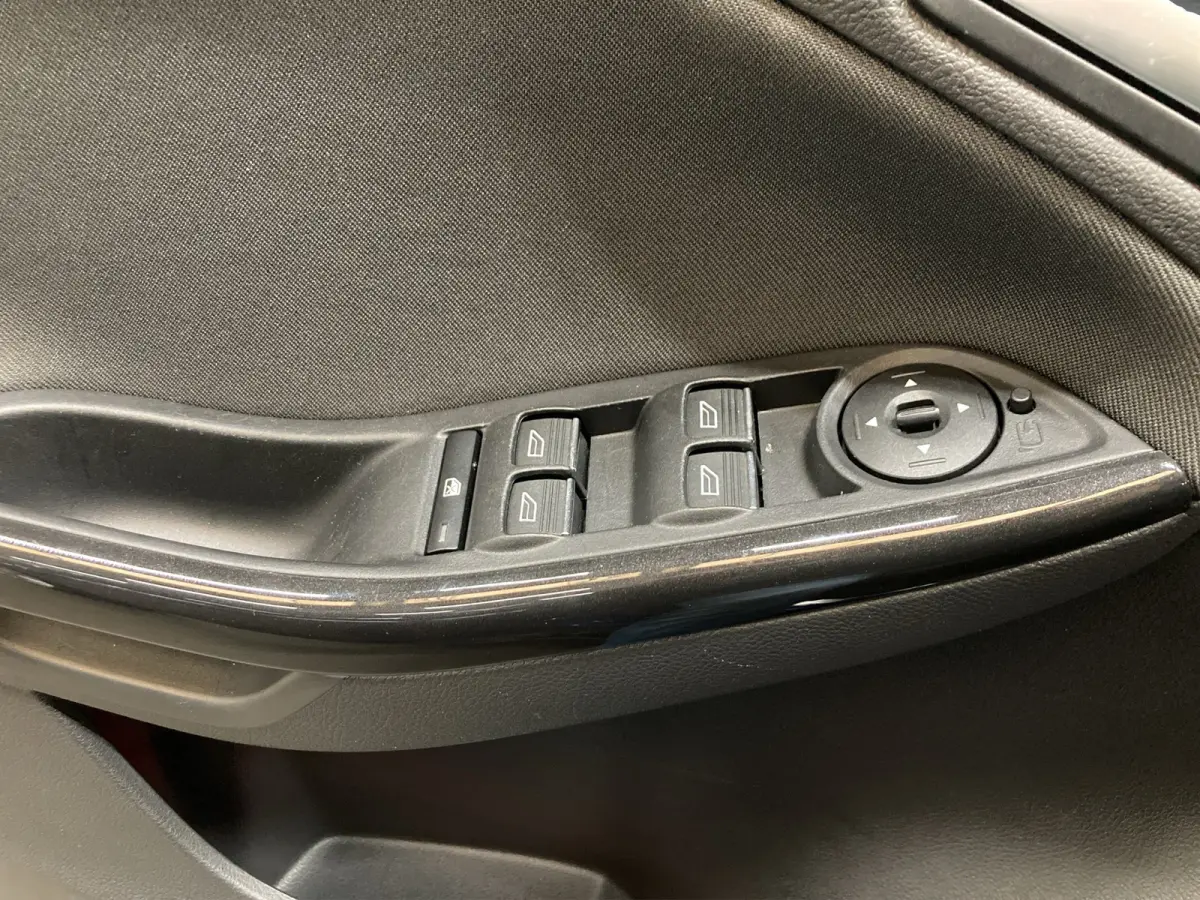 5DRS 125 PK Titanium Voorruitverw | Nav | Cruise control | Dealer onderhouden | 1ste eigenaar |
