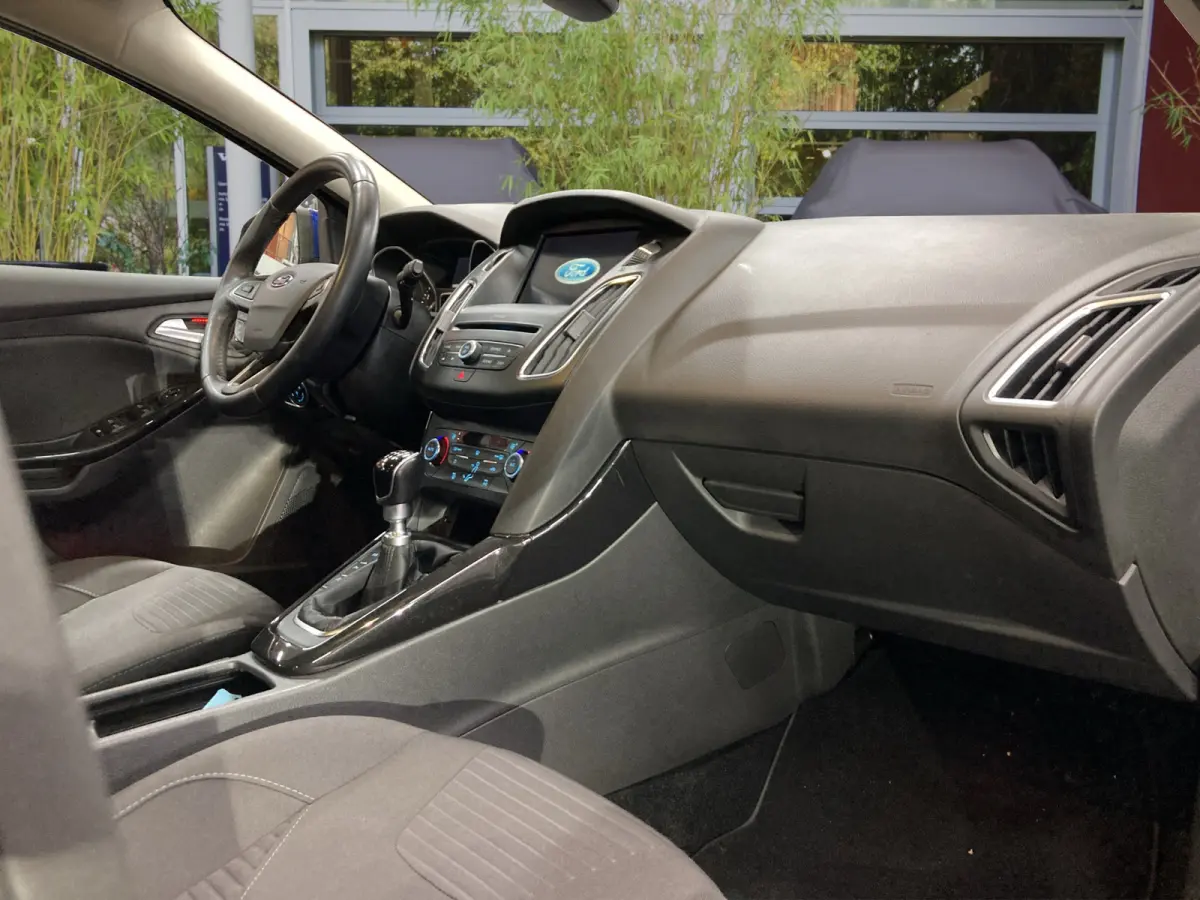 5DRS 125 PK Titanium Voorruitverw | Nav | Cruise control | Dealer onderhouden | 1ste eigenaar |