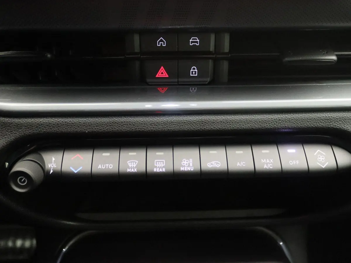 1.2 Hybrid Sport | 145 PK | Zwarte Velgen | NAVI | Alcantara | Demo |