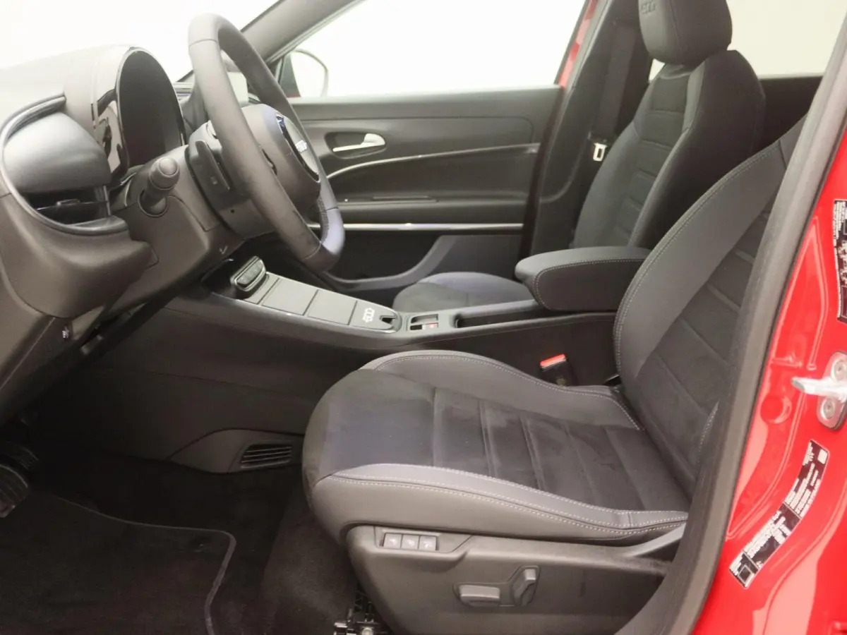 1.2 Hybrid Sport | 145 PK | Zwarte Velgen | NAVI | Alcantara | Demo |