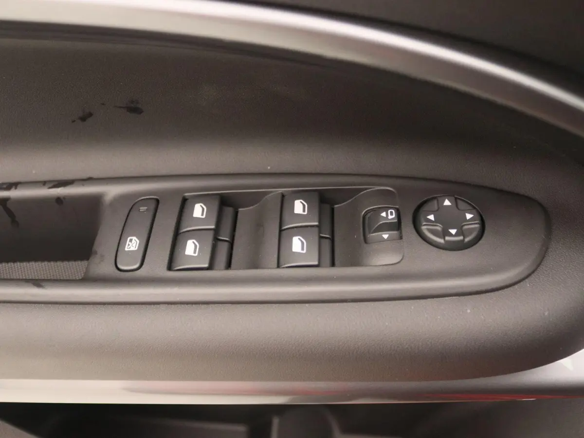 1.2 Hybrid Sport | 145 PK | Zwarte Velgen | NAVI | Alcantara | Demo |