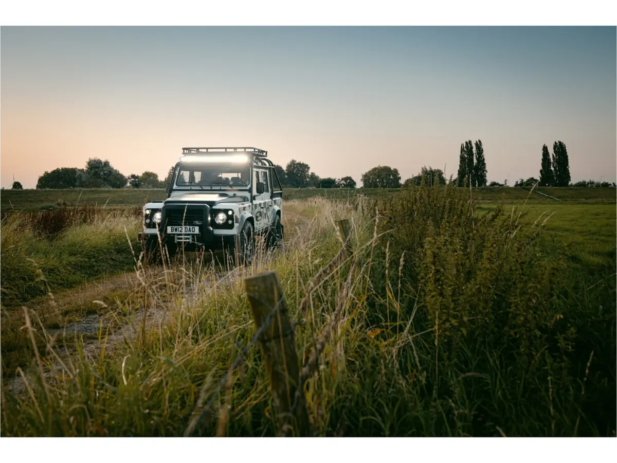 TROPHY 2 Works V8 1of4 | 1 of 4 LHD Defender Trophy 2 Crew Cab | WARN |