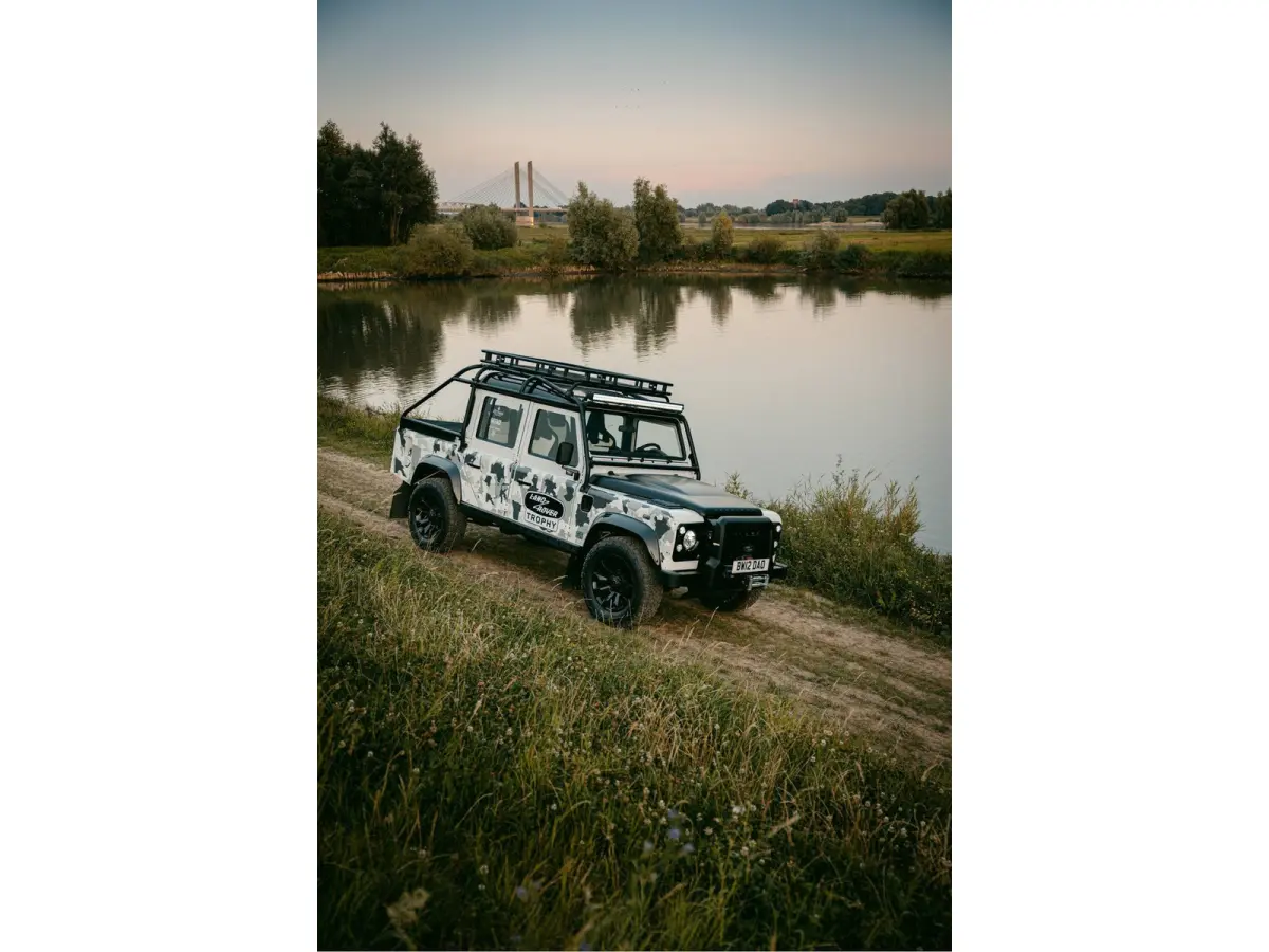 TROPHY 2 Works V8 1of4 | 1 of 4 LHD Defender Trophy 2 Crew Cab | WARN |