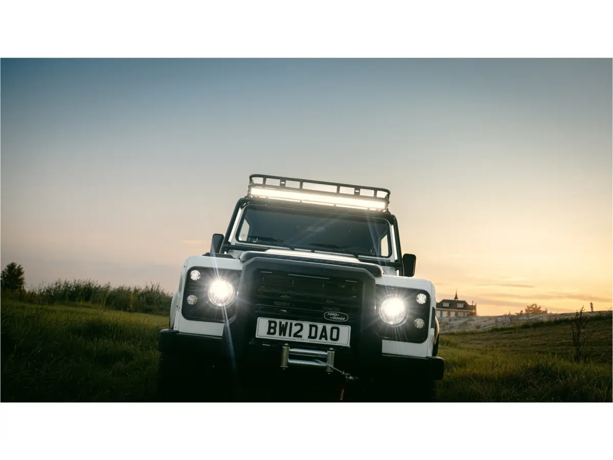 TROPHY 2 Works V8 1of4 | 1 of 4 LHD Defender Trophy 2 Crew Cab | WARN |