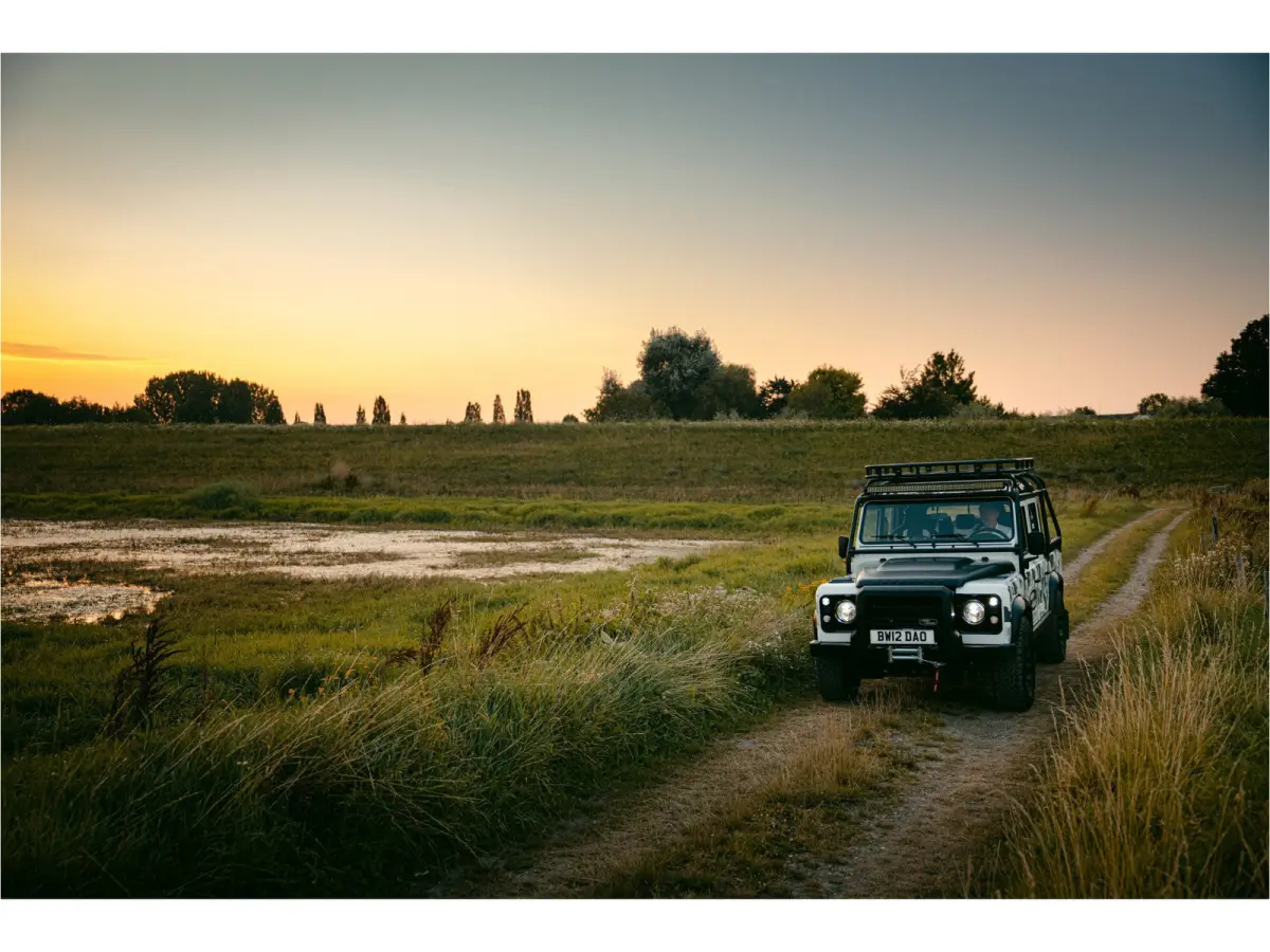 TROPHY 2 Works V8 1of4 | 1 of 4 LHD Defender Trophy 2 Crew Cab | WARN |