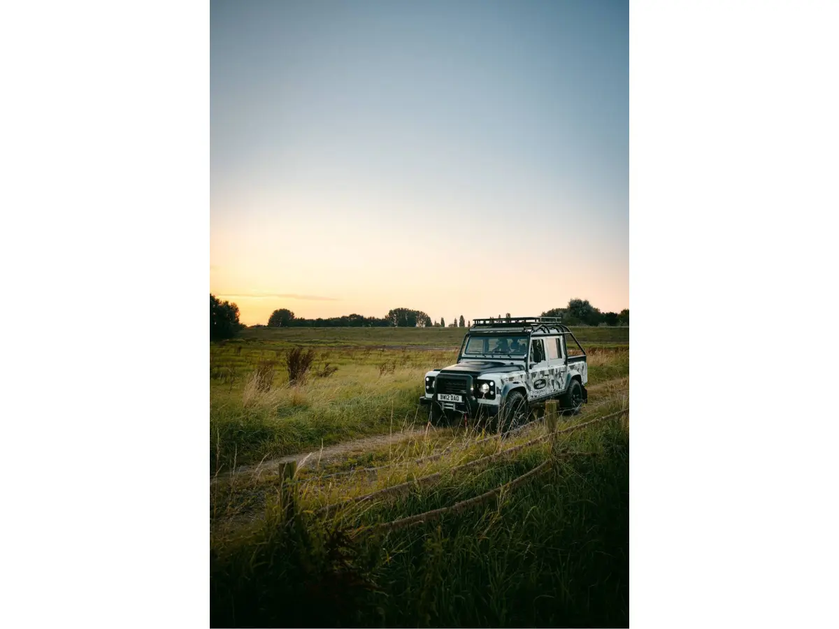 TROPHY 2 Works V8 1of4 | 1 of 4 LHD Defender Trophy 2 Crew Cab | WARN |