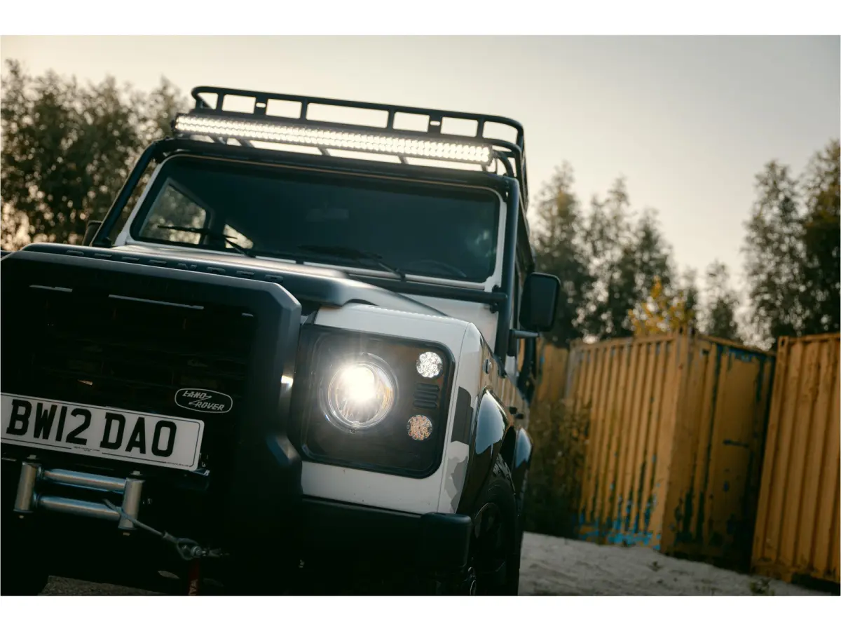 TROPHY 2 Works V8 1of4 | 1 of 4 LHD Defender Trophy 2 Crew Cab | WARN |