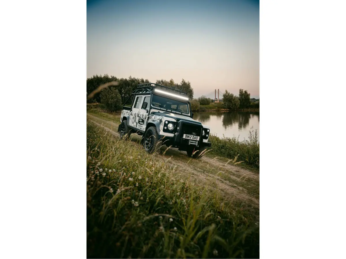 TROPHY 2 Works V8 1of4 | 1 of 4 LHD Defender Trophy 2 Crew Cab | WARN |