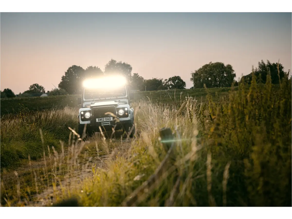 TROPHY 2 Works V8 1of4 | 1 of 4 LHD Defender Trophy 2 Crew Cab | WARN |