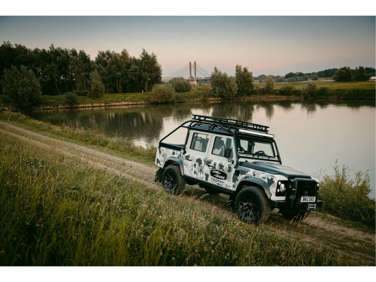 TROPHY 2 Works V8 1of4 | 1 of 4 LHD Defender Trophy 2 Crew Cab | WARN |