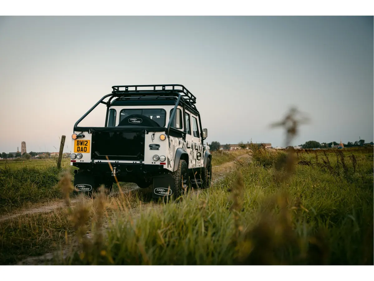 TROPHY 2 Works V8 1of4 | 1 of 4 LHD Defender Trophy 2 Crew Cab | WARN |
