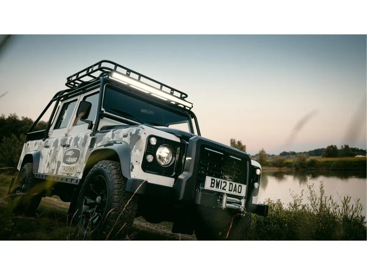 TROPHY 2 Works V8 1of4 | 1 of 4 LHD Defender Trophy 2 Crew Cab | WARN |